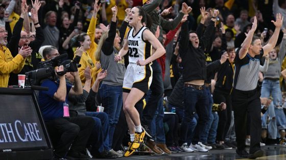 Iowa’s Caitlin Clark breaks NCAA women’s hoops scoring record – MASHAHER