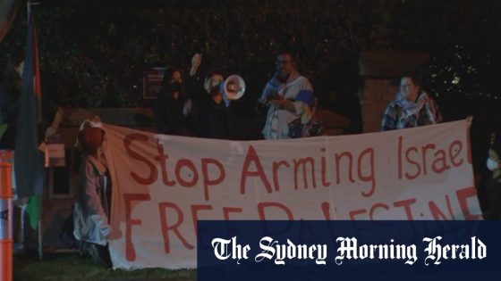 Protesters target Melbourne mansion as Katy Perry performs – MASHAHER