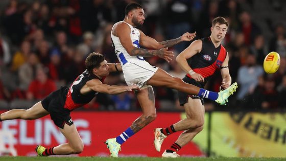 Troubled North Melbourne star Tarryn Thomas lost to footy and will become one of the great wasted talents says Matthew Lloyd, latest news – MASHAHER