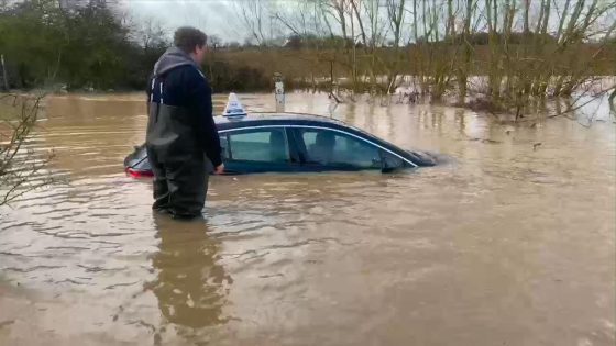 Man recounts moment he rescued driver from 4ft-high water – as emergency crew watched | UK News – MASHAHER