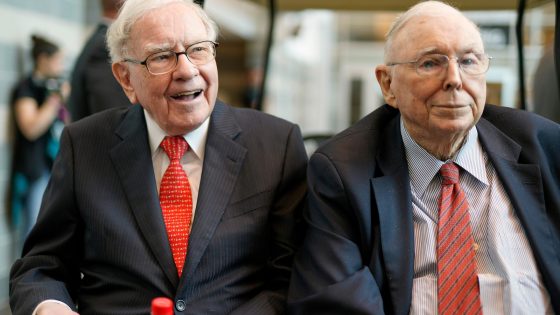 In his annual letter, Warren Buffett tells investors to ignore Wall Street pundits – MASHAHER