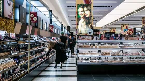 Beauty Stores Like Sephora Draw Teens Driven by Social Media – MASHAHER