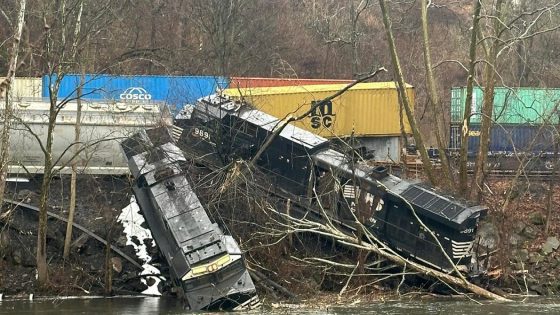 Freight Train Derails Along Lehigh River – MASHAHER