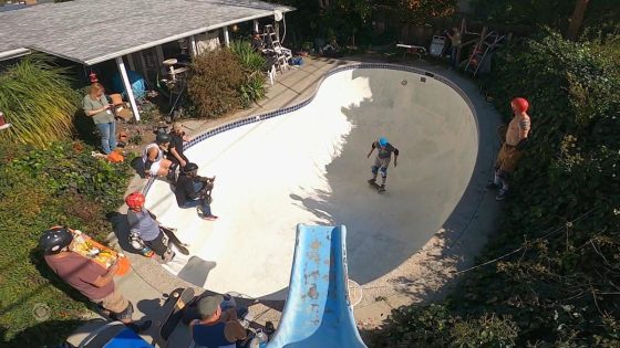 Skaters clean pools for free in California – MASHAHER