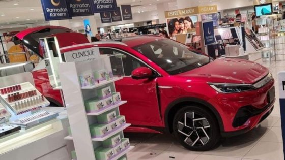 Police speak with teen boy after display car crashes inside Sydney westfield centre – MASHAHER