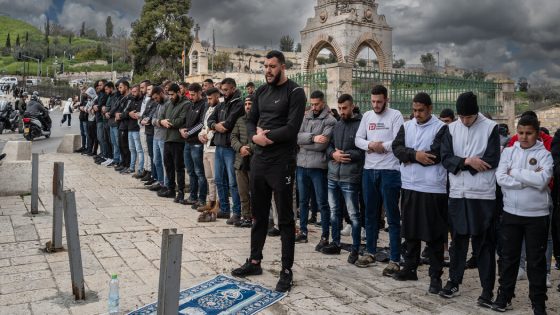 Navigating Israeli Restrictions, Many Palestinians Find It Hard to Reach Al Aqsa – MASHAHER