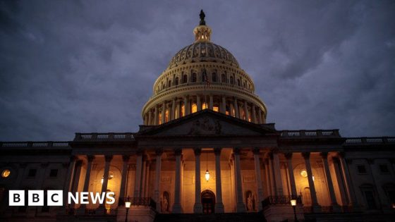 US politicians vote to avert government shutdown – MASHAHER