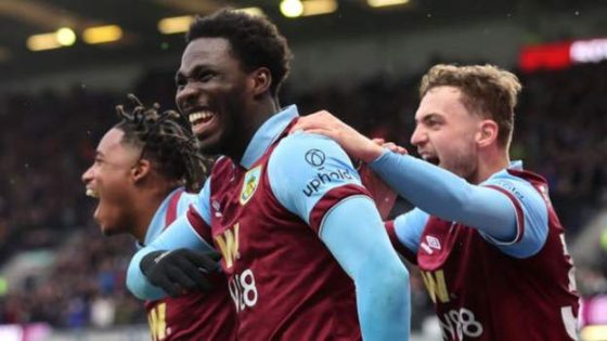 Burnley 2-1 Brentford: Clarets boost slim Premier League survival hopes with victory over 10-man Bees – MASHAHER