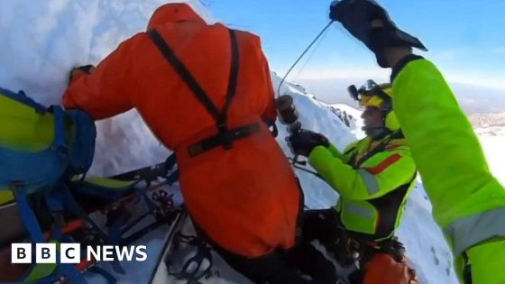 Watch: Climbers rescued from icy Italian mountain – MASHAHER