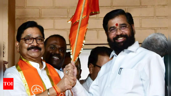 Uddhav Thackeray’s close aide Waikar joins CM Shinde’s Shiv Sena | India News – MASHAHER