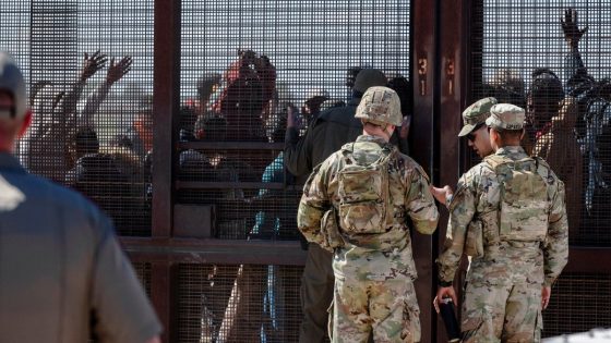 Surge of migrants SMASHES through checkpoint and pushes past armed troops as they try to enter US – MASHAHER