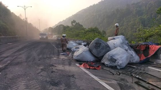 Overturned trailer northbound on NSE causes traffic snarl heading to Menora Tunnel from Ipoh – MASHAHER