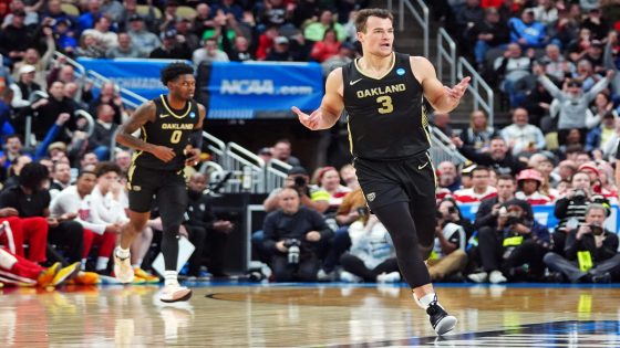 Jack Gohlke’s March Madness joyride ends with fans chanting his name, lining up for selfies – MASHAHER