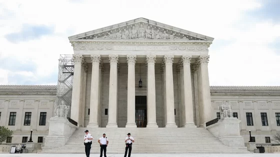 Federal appeals court puts Texas immigration law again back on hold hours after Supreme Court approved it – MASHAHER