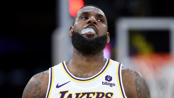 Lakers-Warriors game sees ‘bizarre’ finish after clock malfunctions and replay reviews – MASHAHER