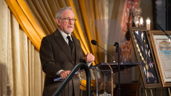 Steven Spielberg Receives USC University Medallion for Shoah Foundation – MASHAHER