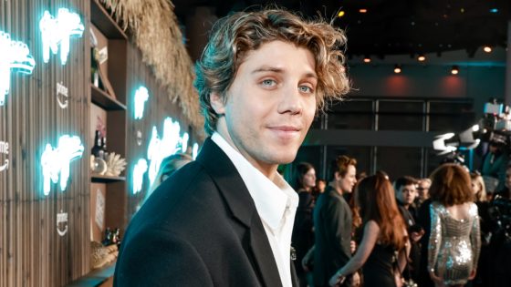 Road House’s Lukas Gage Says Wrap Party Included Skinny-Dipping – MASHAHER