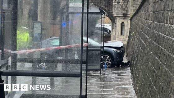 Five injured as car crashes into Windsor Castle wall – MASHAHER