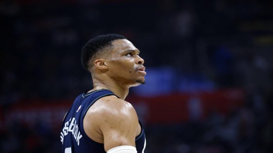 Clippers hopeful Russell Westbrook can return before playoffs after surgery to repair broken hand – MASHAHER