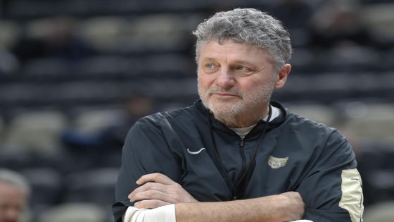 March Madness: Oakland’s Greg Kampe says Louisville fans bought $8K in Golden Grizzlies gear after upset of Kentucky – MASHAHER