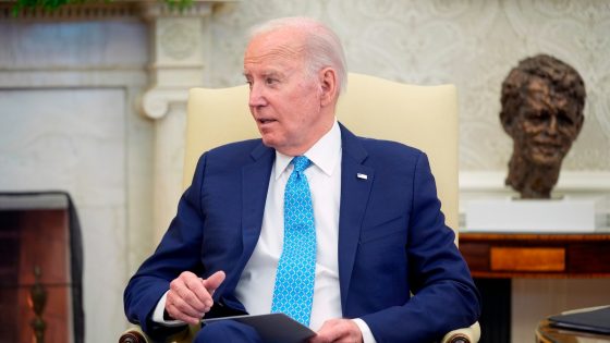 Biden administration finalizes rule cutting credit card late fees – MASHAHER