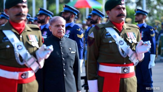 Cash-Strapped Pakistan PM Shehbaz Sharif Bans Red Carpets At Official Events To Cut Costs – MASHAHER