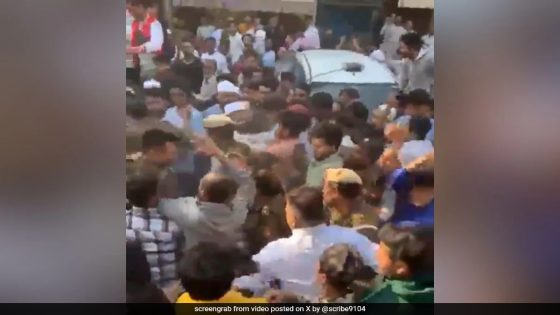 Delhi Police Debunks Claim That Mob Attacked Cop Who Kicked Men Offering Namaz – MASHAHER