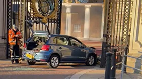 Man arrested after crashing car into Buckingham Palace gates | UK News – MASHAHER