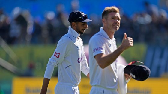 England’s James Anderson becomes first fast bowler to take 700 wickets | World News – MASHAHER