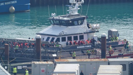 Video appears to show French police using aggressive tactics against small boats carrying migrants across Channel | UK News – MASHAHER