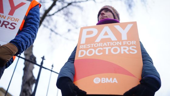 Junior doctors vote overwhelmingly to continue striking over a further six months | UK News – MASHAHER