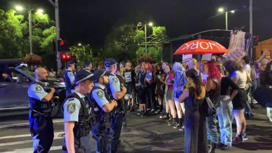 Mardi Gras: Protesters and police clash in Sydney ahead of parade – MASHAHER