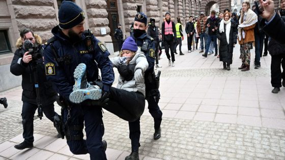 Greta Thunberg dragged away from protest as police arrest eco-warrior at latest demonstration – MASHAHER