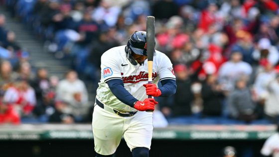 Guardians’ Josh Naylor punishes baseball, then his own helmet on go-ahead HR – MASHAHER