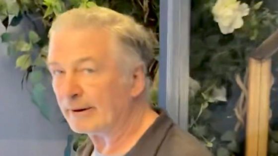 Alec Baldwin smacks phone of protester who demanded he say ‘Free Palestine’ in coffee shop – MASHAHER