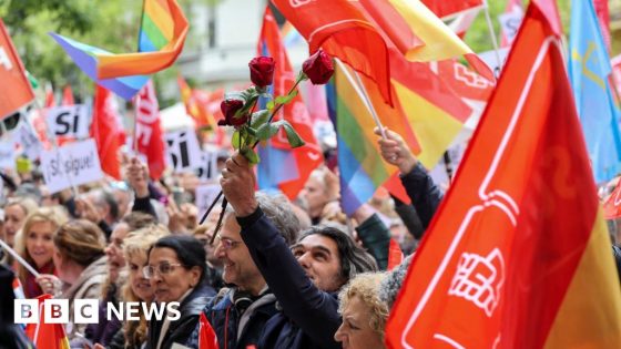 Thousands rally for Spain's PM Pedro Sánchez – MASHAHER