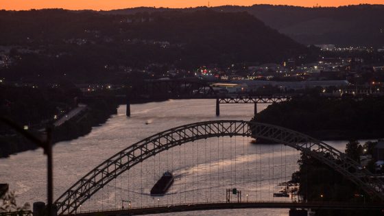 McKees Rocks Bridge Shut After Barges Break Loose Near Pittsburgh – MASHAHER