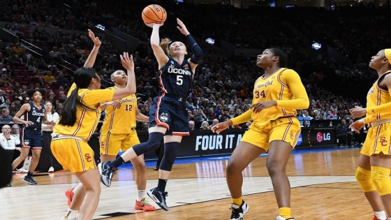 Paige Bueckers leads UConn to Final Four with win over USC – MASHAHER