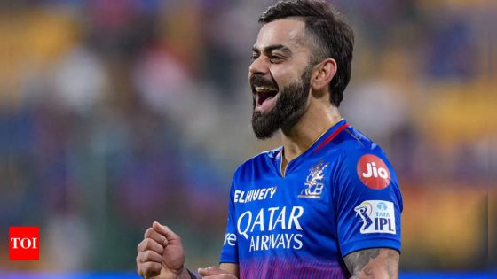 ‘Aisa mauka fir..’: Virat Kohli sings while hugging this Rajasthan Royals player – WATCH | Cricket News – MASHAHER