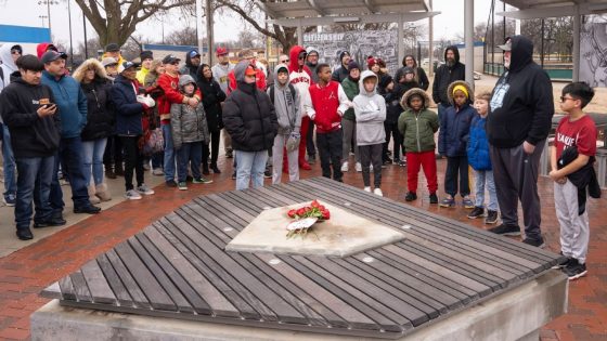 In wake of stolen Jackie Robinson statue, Wichita responds – MASHAHER