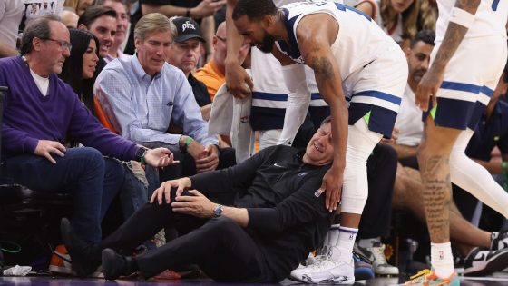 Wolves coach Chris Finch injures knee in sideline collision – MASHAHER