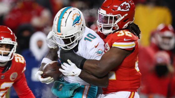 After Tyreek Hill got “slammed to the floor” by L’Jarius Sneed, Hill heard about it – MASHAHER