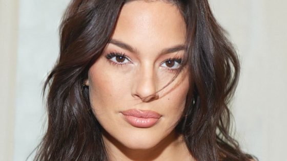 Ashley Graham Signs with UTA – MASHAHER