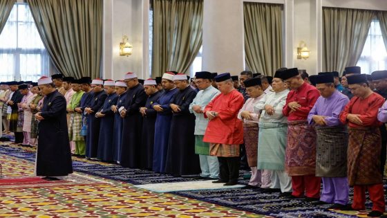 Muslims nationwide start Aidlifitri celebrations with solat prayers – MASHAHER