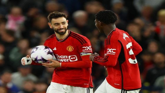 Football: Soccer-Criticism part of life at Manchester United, Fernandes says – MASHAHER