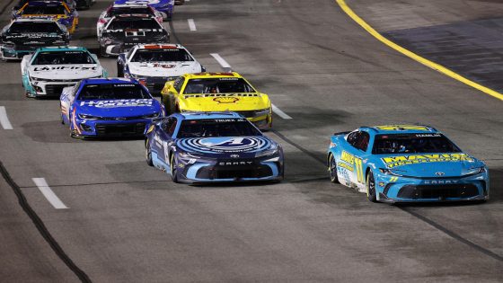 NASCAR official says Denny Hamlin could have been called for a restart violation if it was ‘lap 10 or 50 or 300’ – MASHAHER