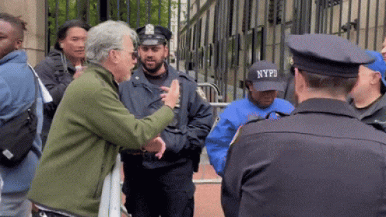 Opposing Demonstrators Face Off Near Columbia University Gates – MASHAHER