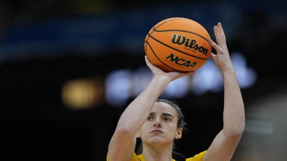 Caitlin Clark vs. Paige Bueckers? Not quite, as Iowa, UConn emphasize team game ahead of Final Four – MASHAHER