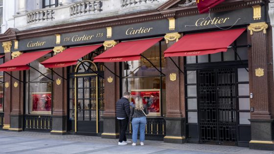 Mexican man wins typo case against Cartier, keeps earrings bought for $13 – MASHAHER