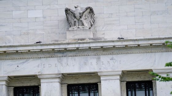 Black swan hedge fund says Fed rate cuts will signal market crash – MASHAHER